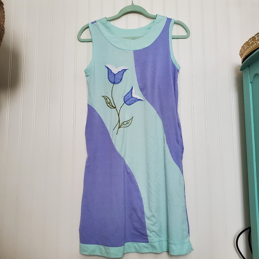 Vintage 80s looking athletic sheath dress with bluebells